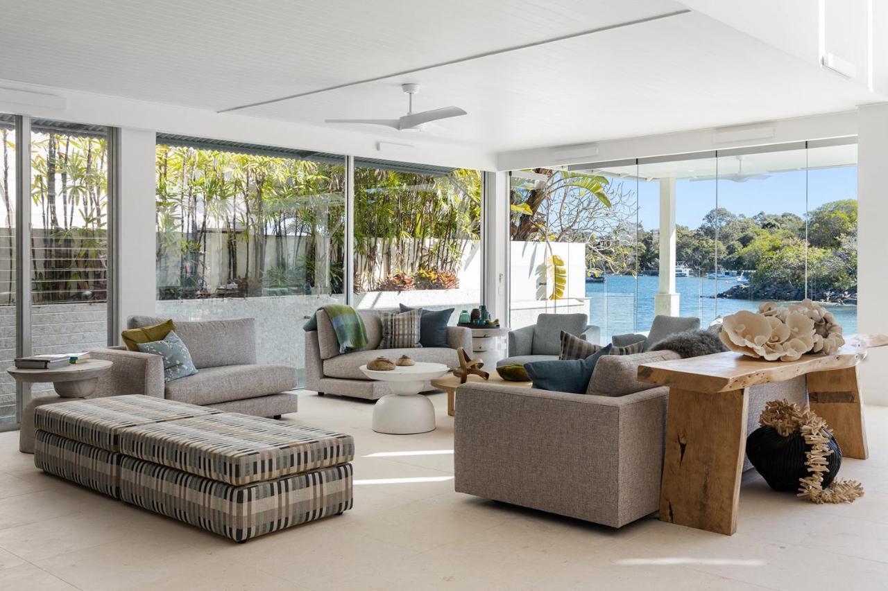 Iluka, Luxurious Riverfront Retreat Holiday home Noosa Heads