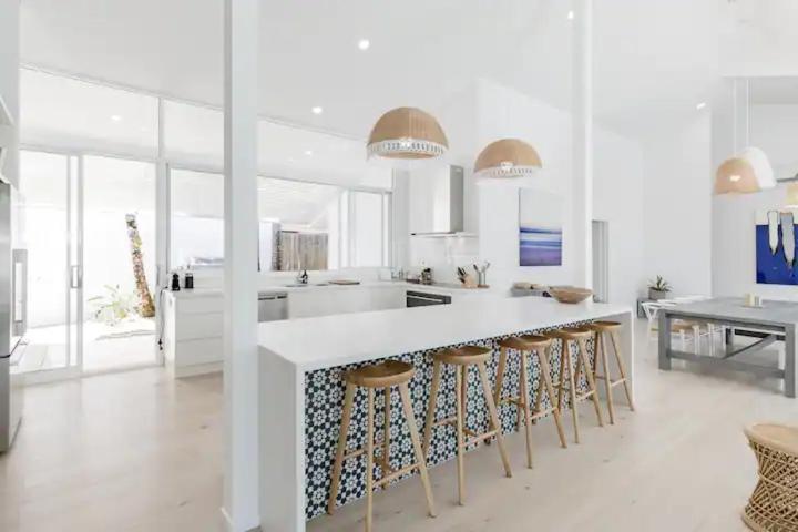 Villa Poinciana House—luxury Retreat Close To Noosa Heads