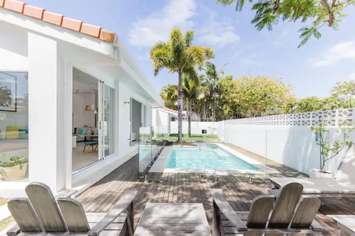 Poinciana House—luxury Retreat Close To