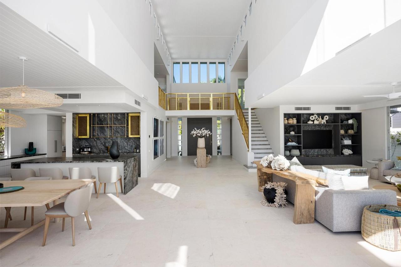Iluka, Luxurious Riverfront Retreat Holiday home