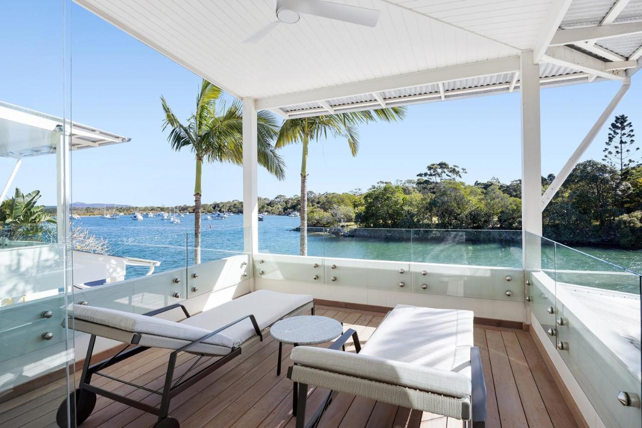 Iluka, Luxurious Riverfront Retreat Holiday home Noosa Heads