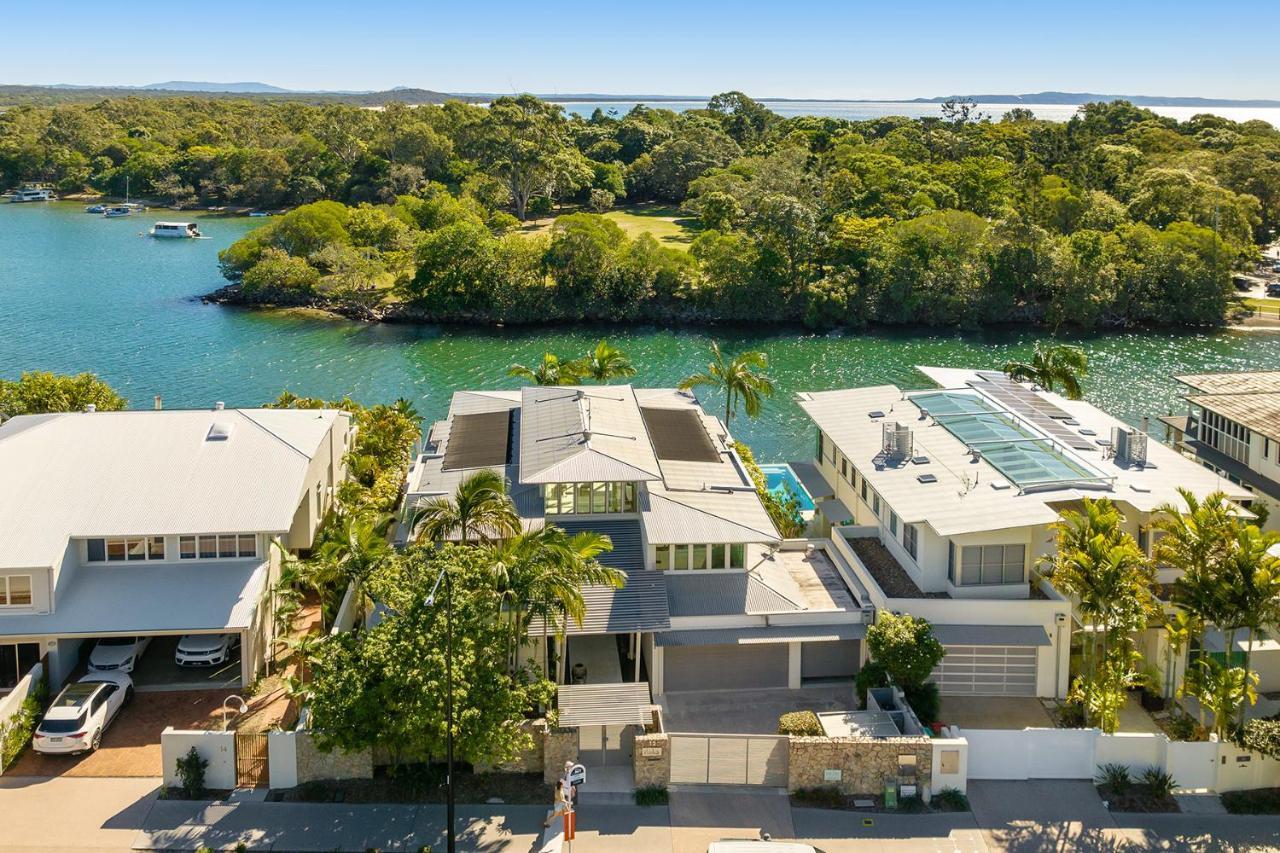 Holiday home Iluka, Luxurious Riverfront Retreat *