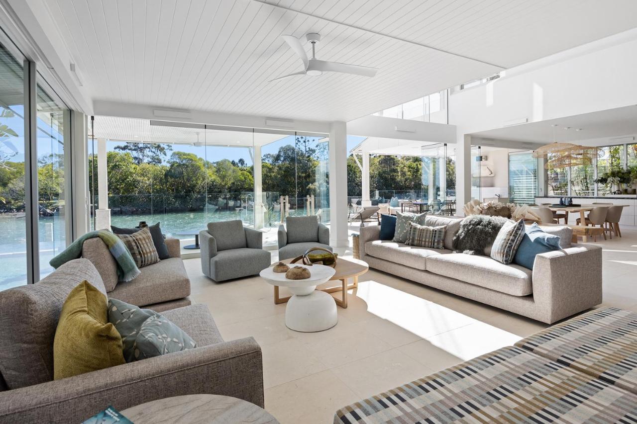 Iluka, Luxurious Riverfront Retreat *