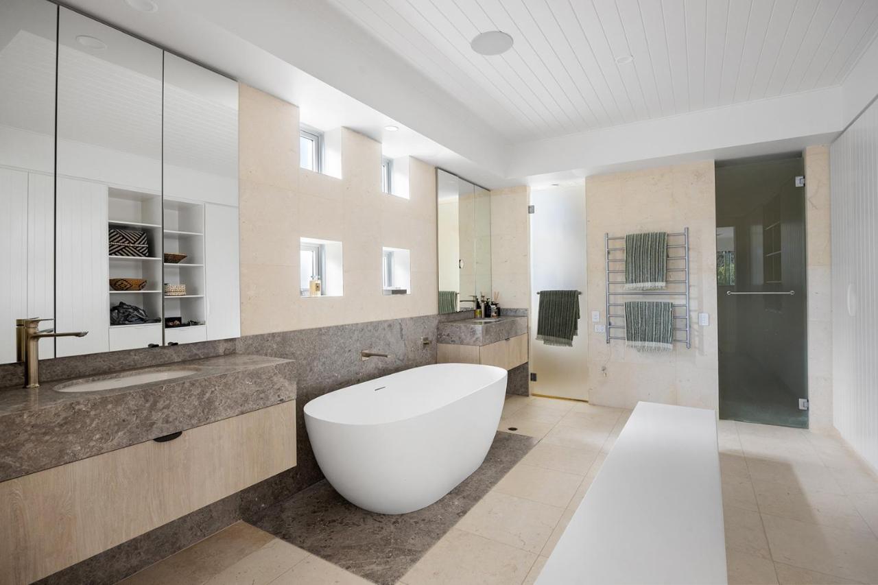 Iluka, Luxurious Riverfront Retreat Noosa Heads