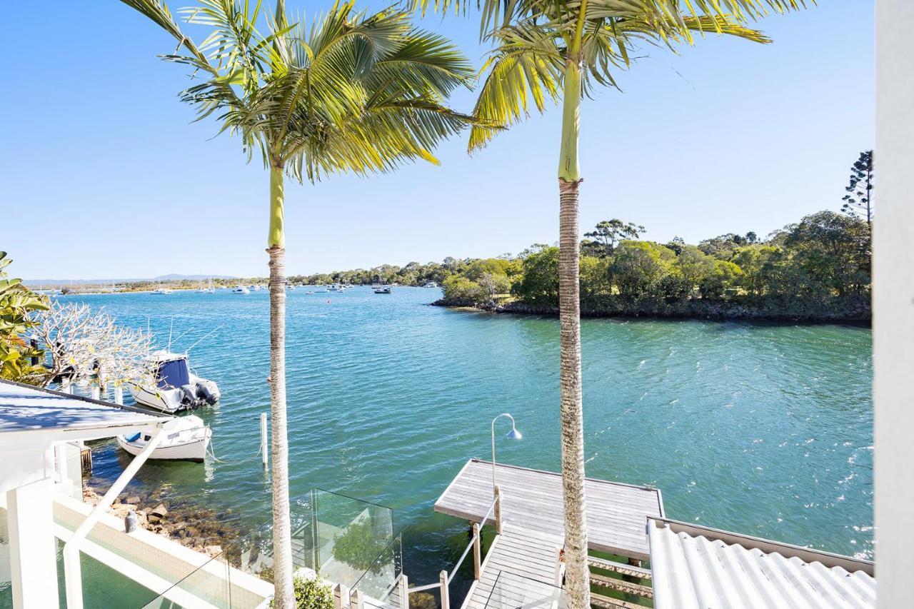 Iluka, Luxurious Riverfront Retreat *