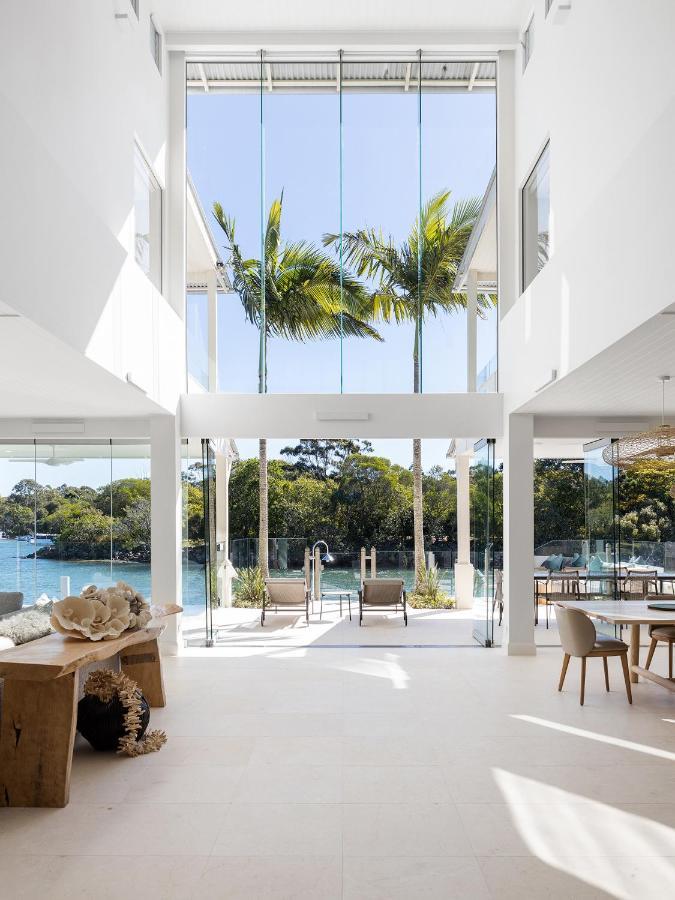 Iluka, Luxurious Riverfront Retreat Holiday home Noosa Heads