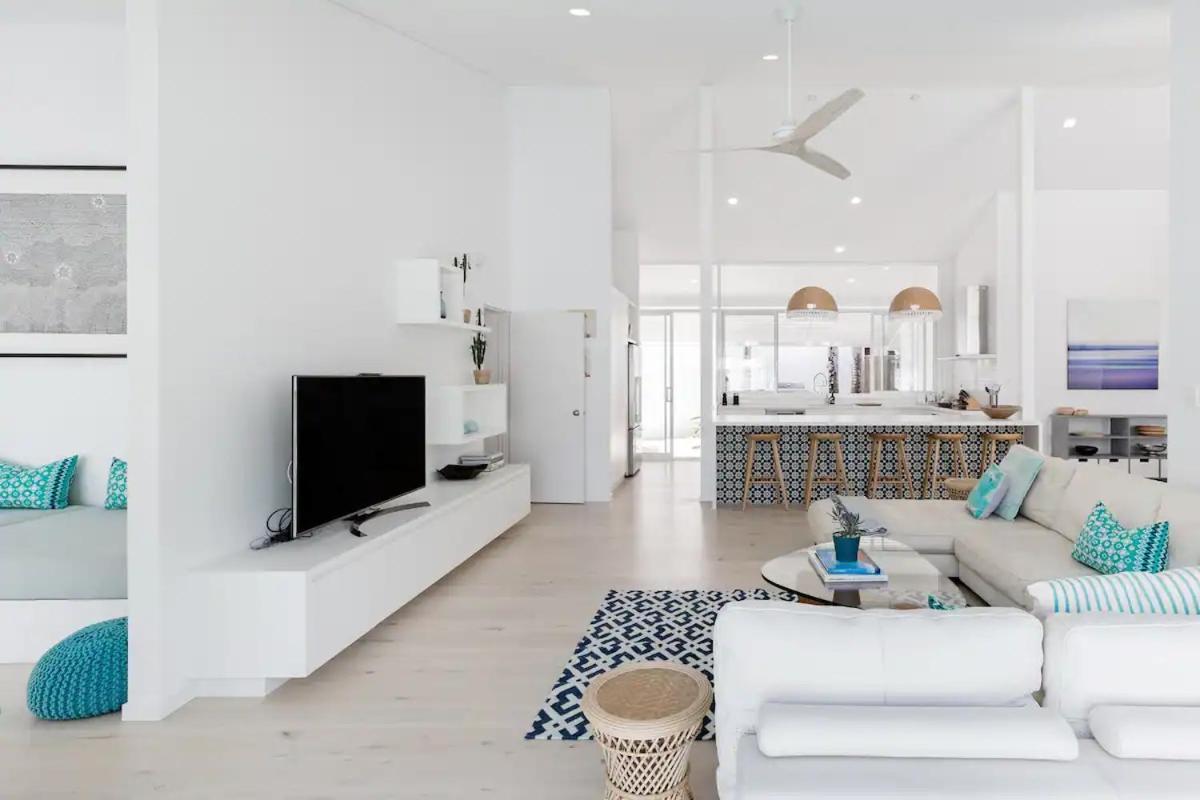 Poinciana House—luxury Retreat Close To Villa Noosa Heads