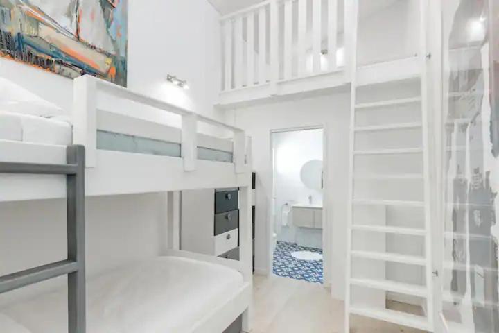 Poinciana House—luxury Retreat Close To *