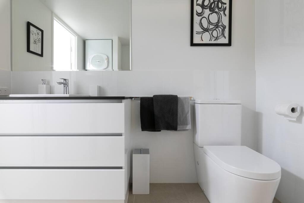 Apartamento Living, Luxury Getaway, Close 2 Noosa River *