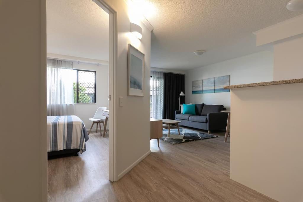 Living, Luxury Getaway, Close 2 Noosa River Apartamento