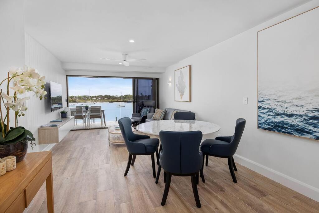 Commodore 5 Modern Waterfront Apartamento Noosa Heads