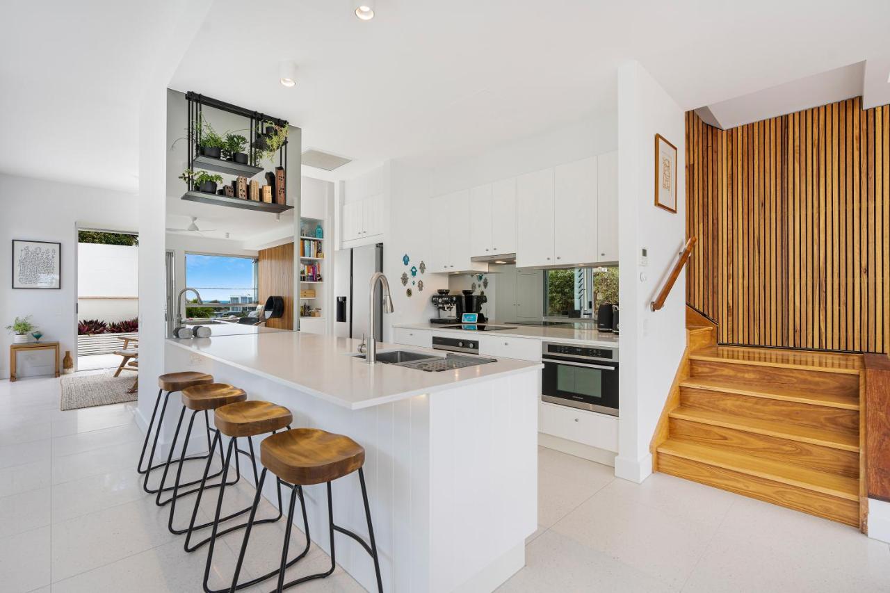 Chic Beachside Abode, Sunrise Apartment Sunrise Beach