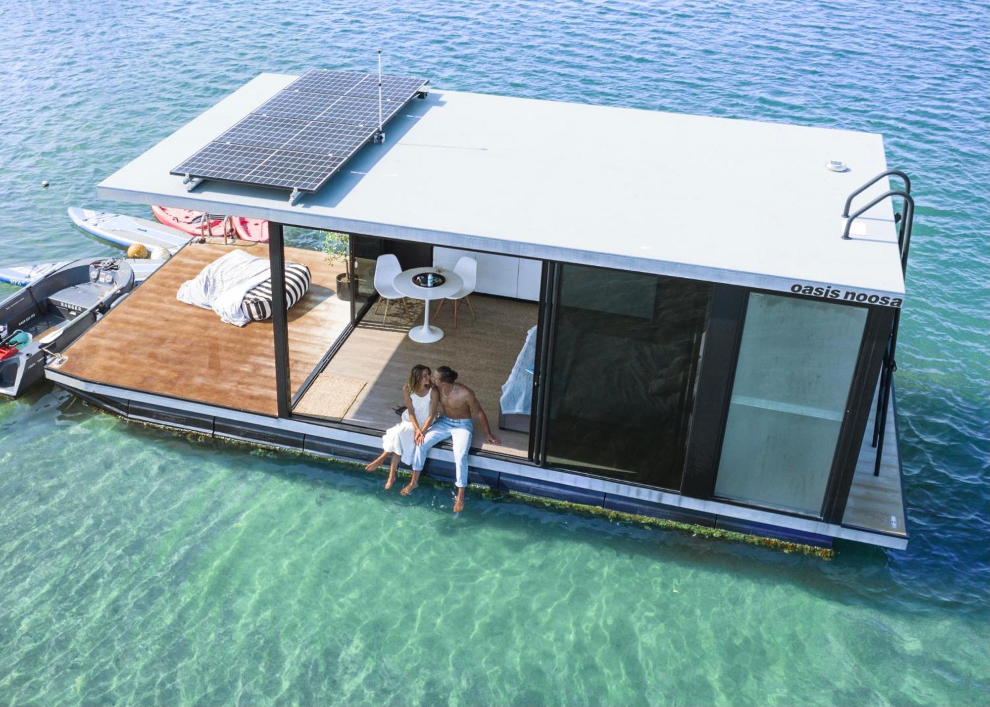 Oasis - Luxury Floating Eco Botel Noosa Heads