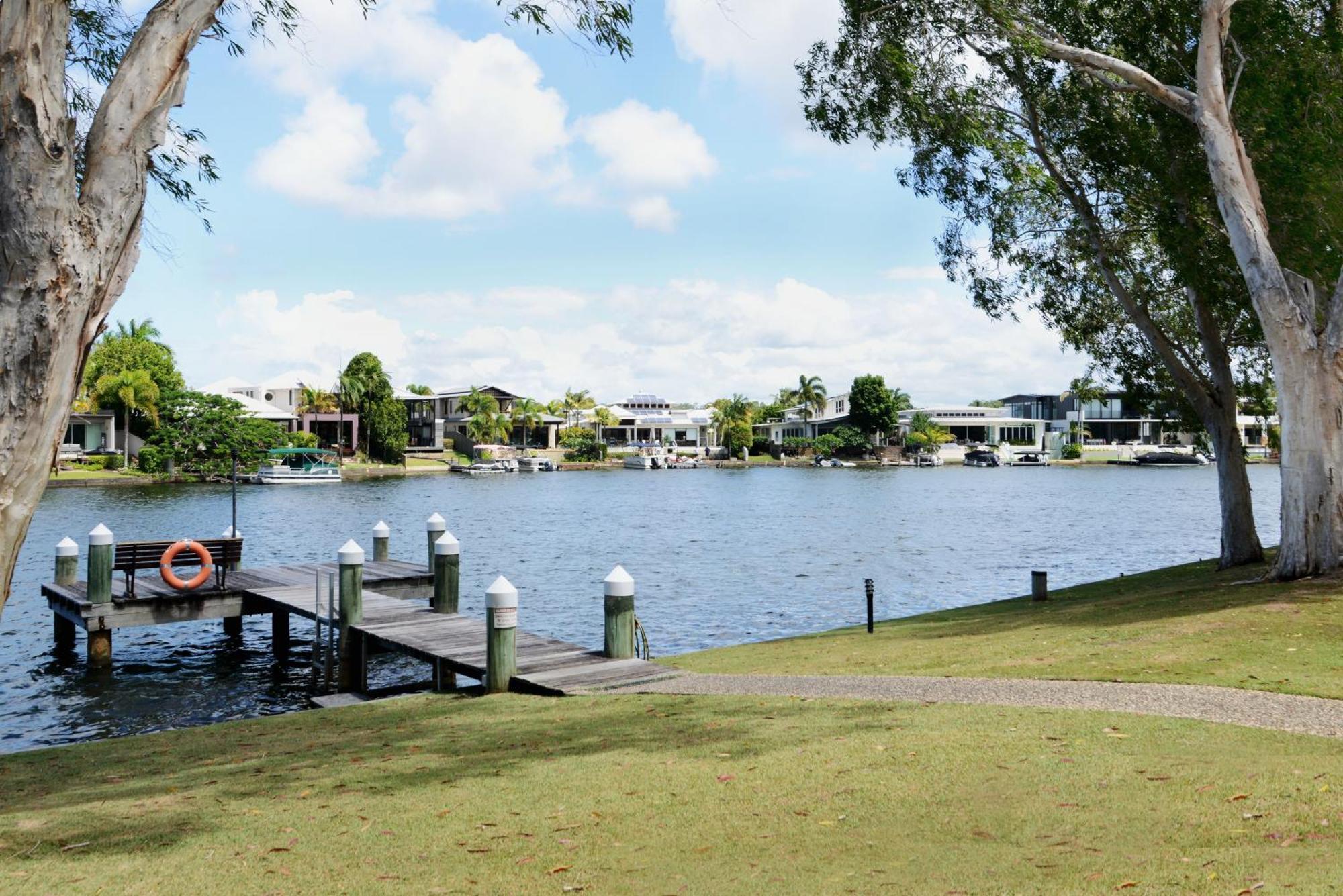 Noosa Entrance Waterfront Resort 4*