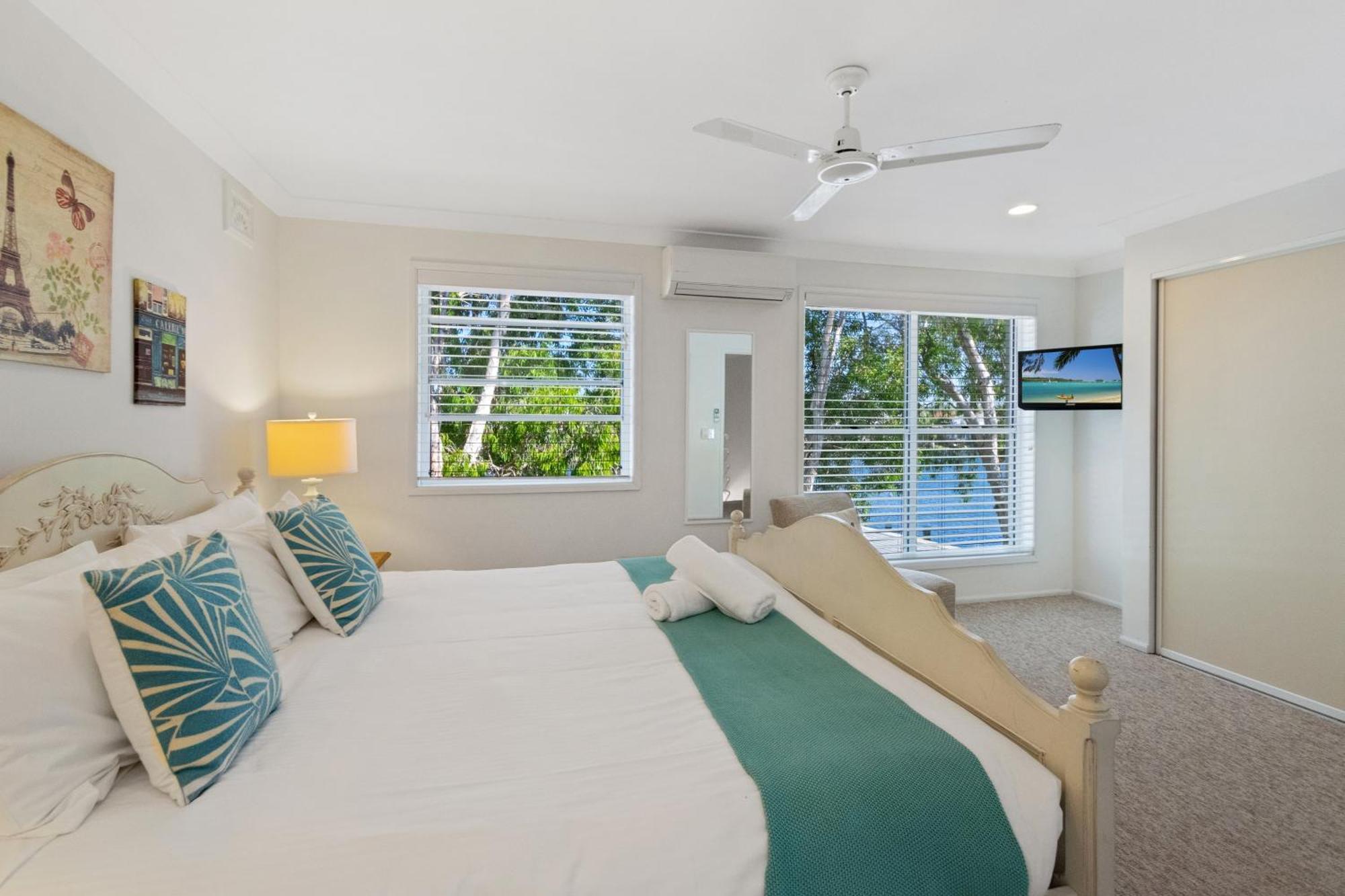 Resort Noosa Entrance Waterfront 4*