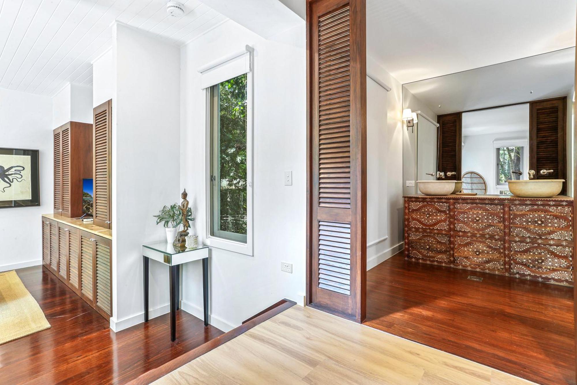 Dual-living Amongst The Rainforest, Little Cove Holiday home *