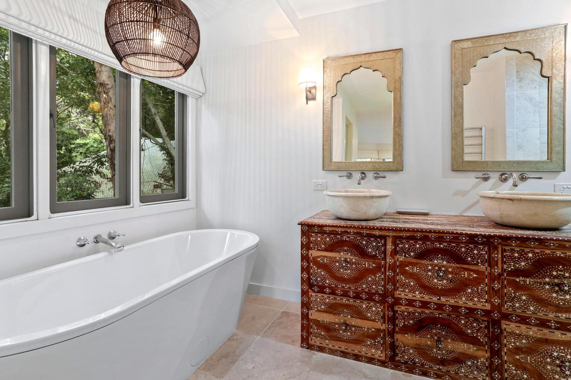 Dual-living Amongst The Rainforest, Little Cove *