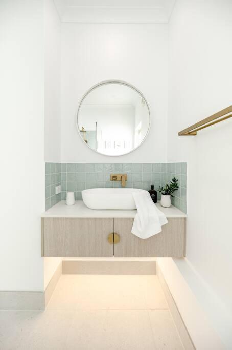 Coastal Luxe With Pool ~ Walk To Noosa River * Noosaville