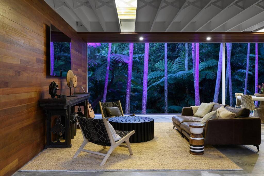 Surf Poet, Unique Rainforest Retreat Luxury Noosa Heads
