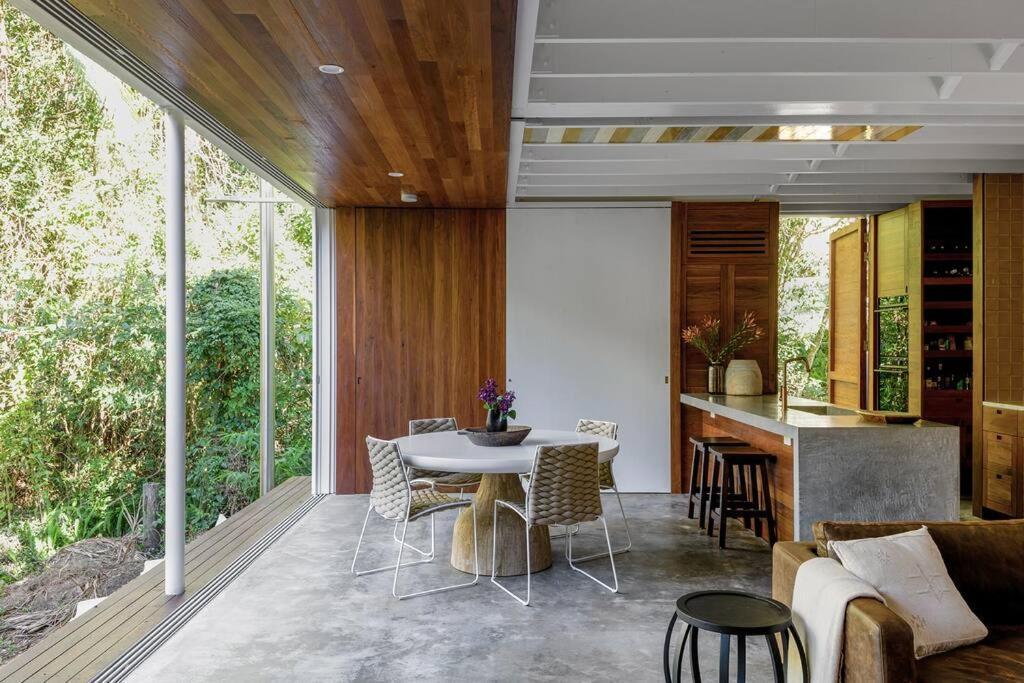Surf Poet, Unique Rainforest Retreat Luxury Noosa Heads