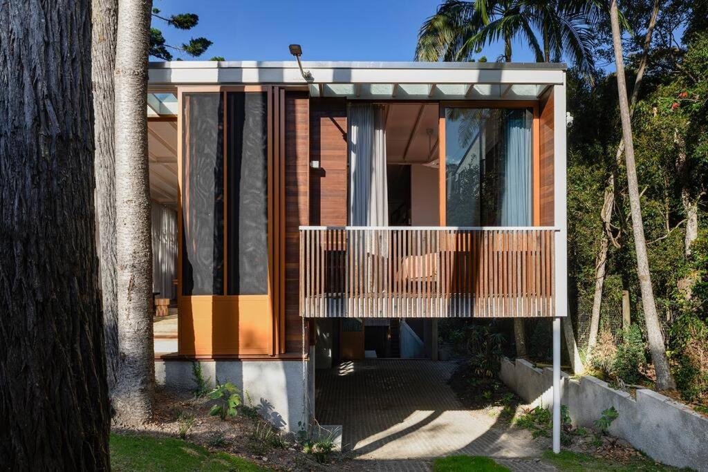 Surf Poet, Unique Rainforest Retreat Luxury Holiday home Noosa Heads