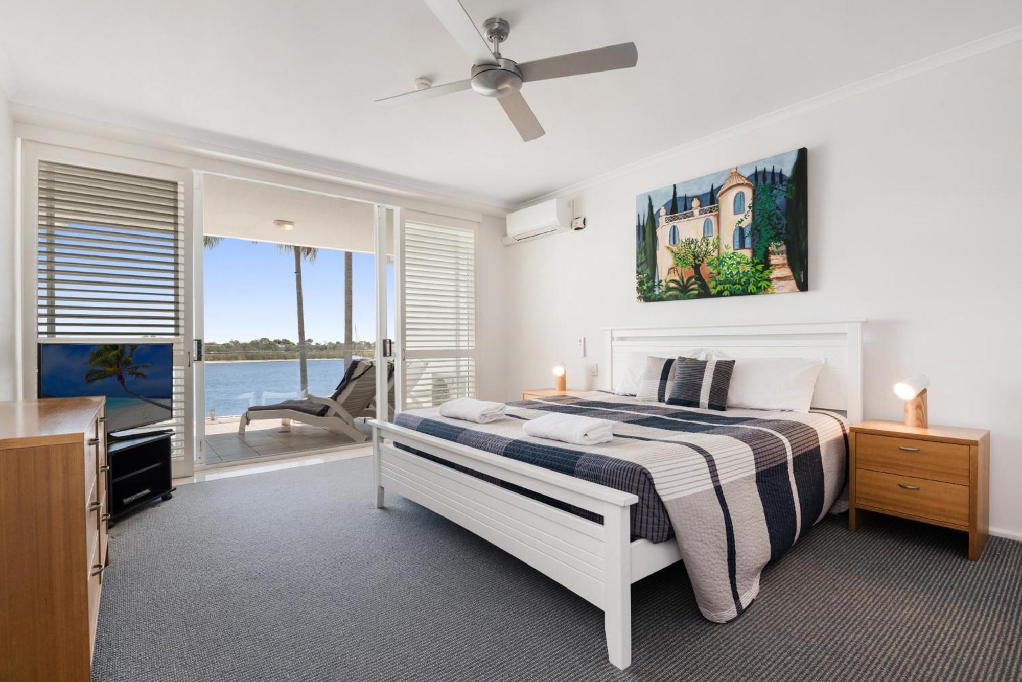 Apartment Quays Waterfront