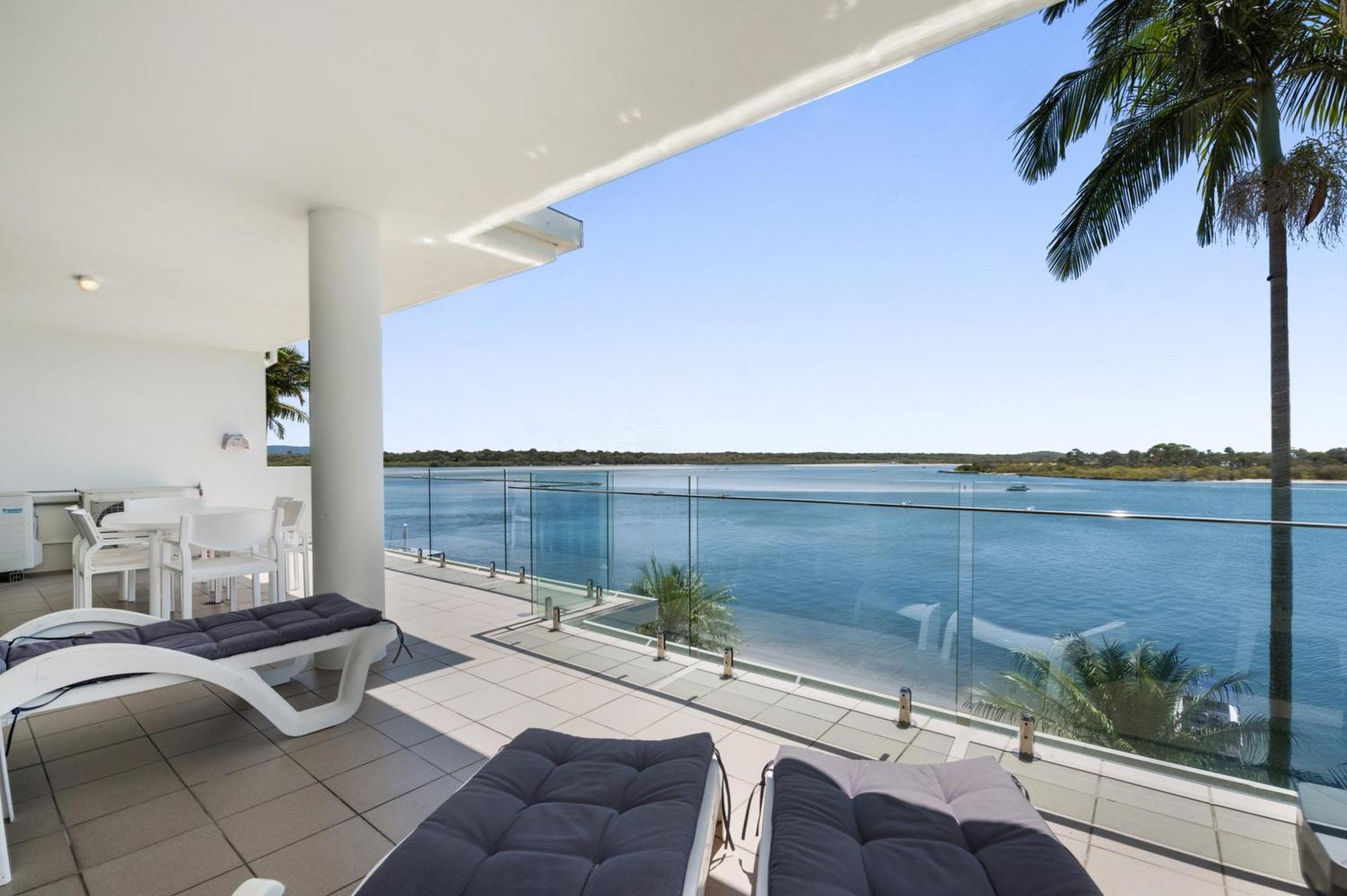 Quays Waterfront Apartment *