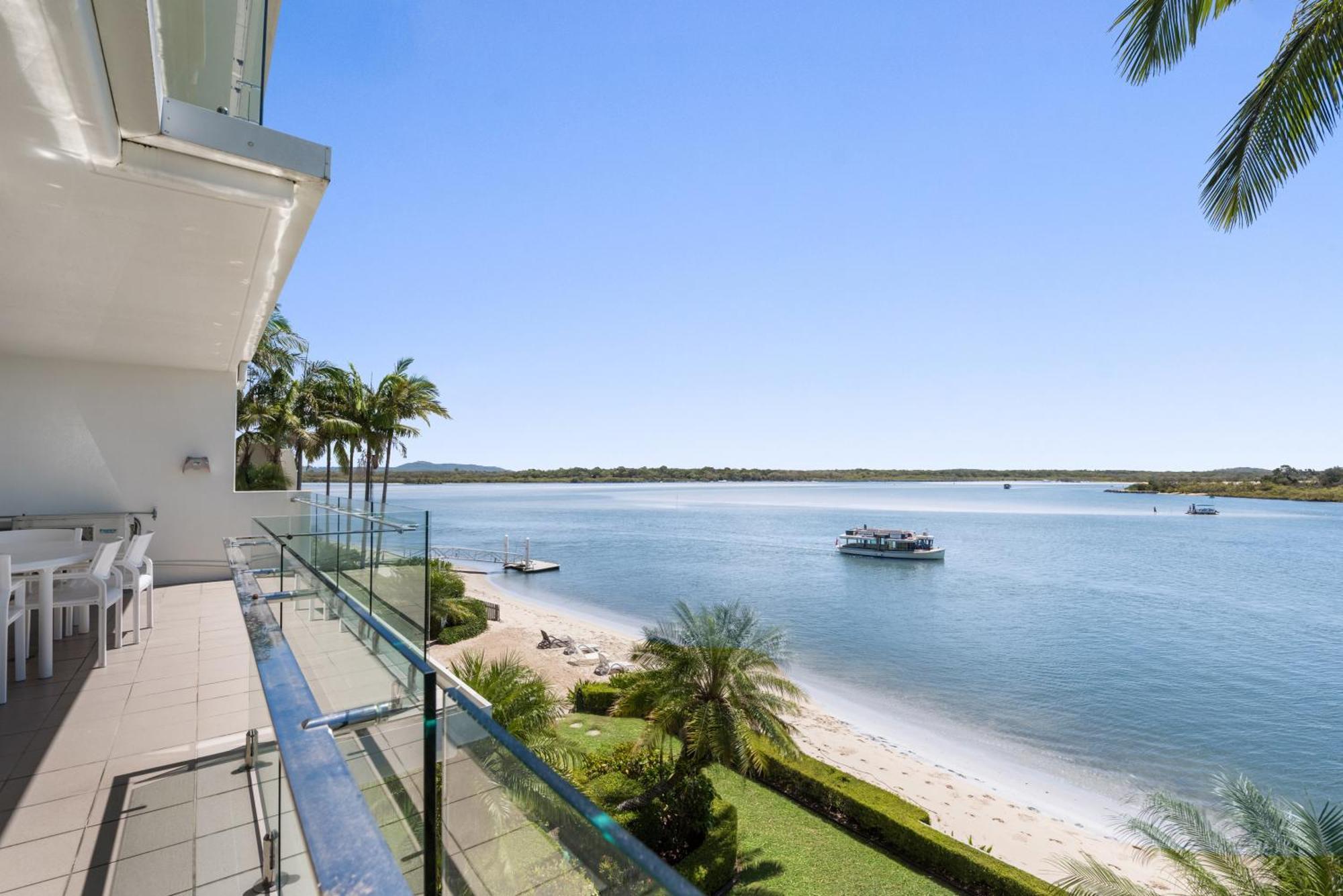 Quays Waterfront * Noosa Heads