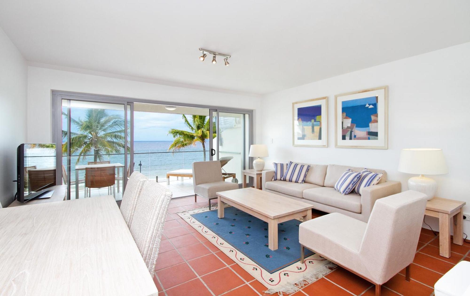 Holiday home Fairshore 38 Beachfront Balcony *