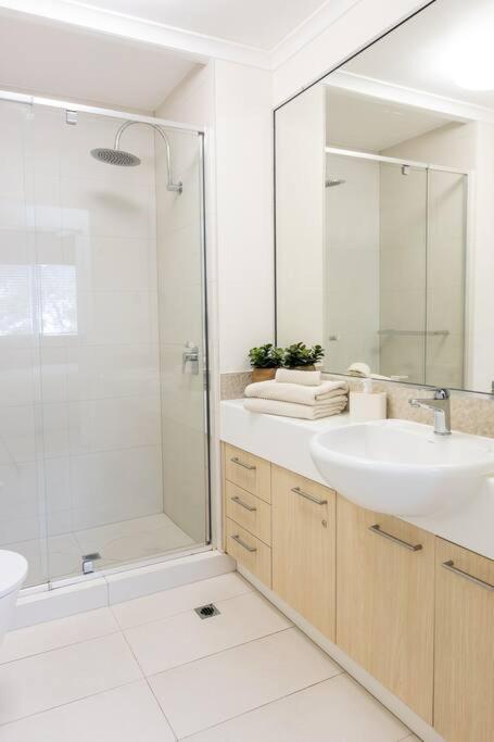 Charming Riverside Noosa Gem Apartment