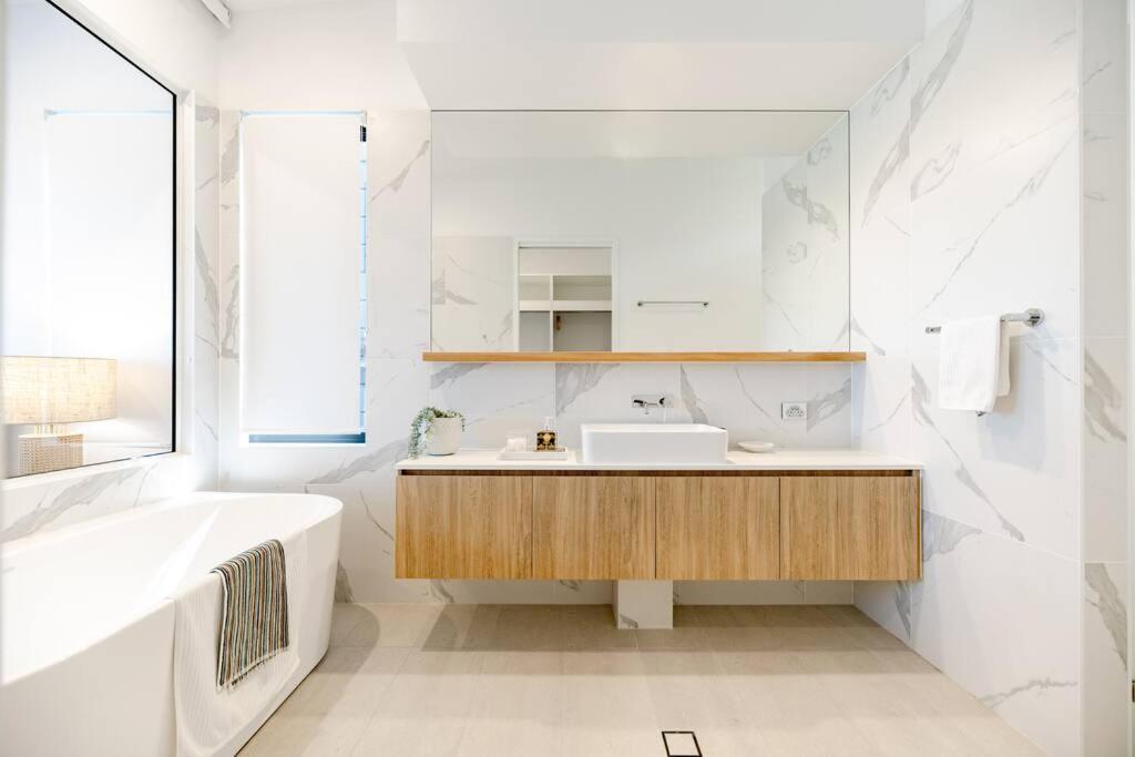 The Hamptons House - Luxury House
