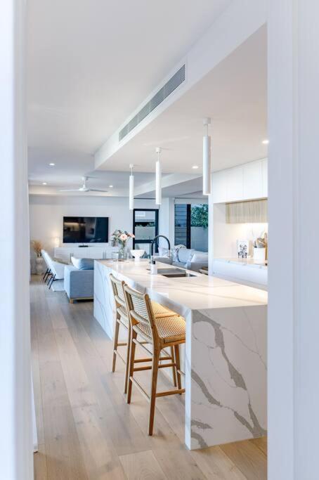 The Hamptons House - Luxury House * Noosa Heads