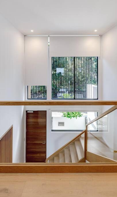 The Hamptons House - Luxury House Noosa Heads