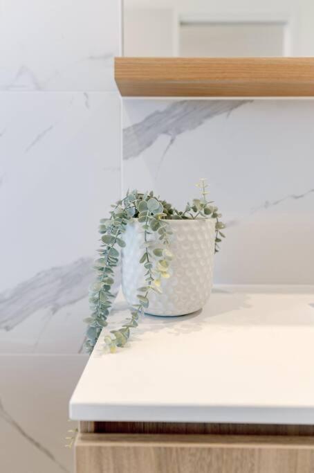 The Hamptons House - Luxury House Noosa Heads