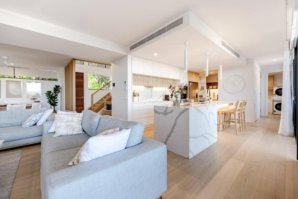 The Hamptons House - Luxury House * Noosa Heads