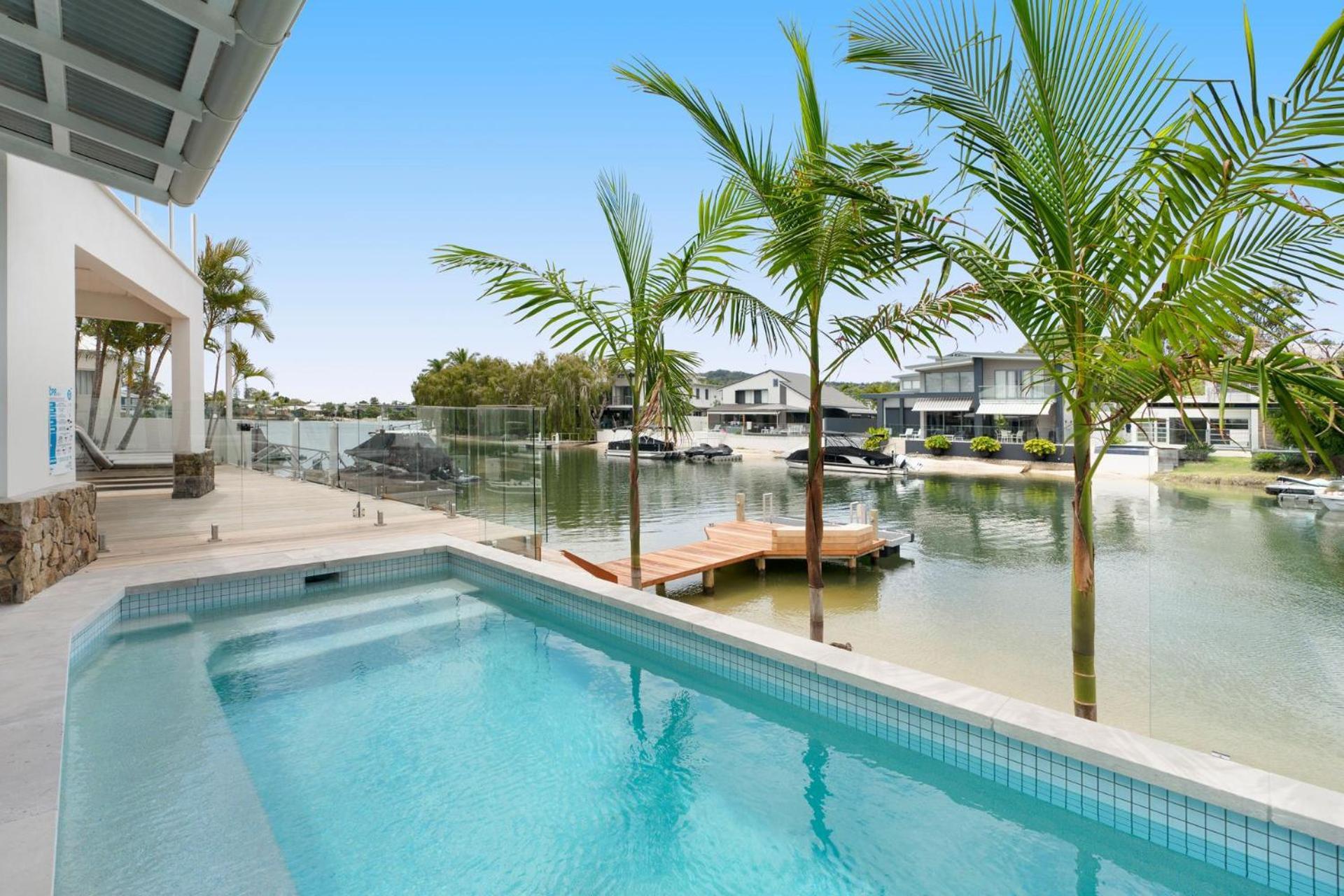 Lucy - Noosa - * Noosaville