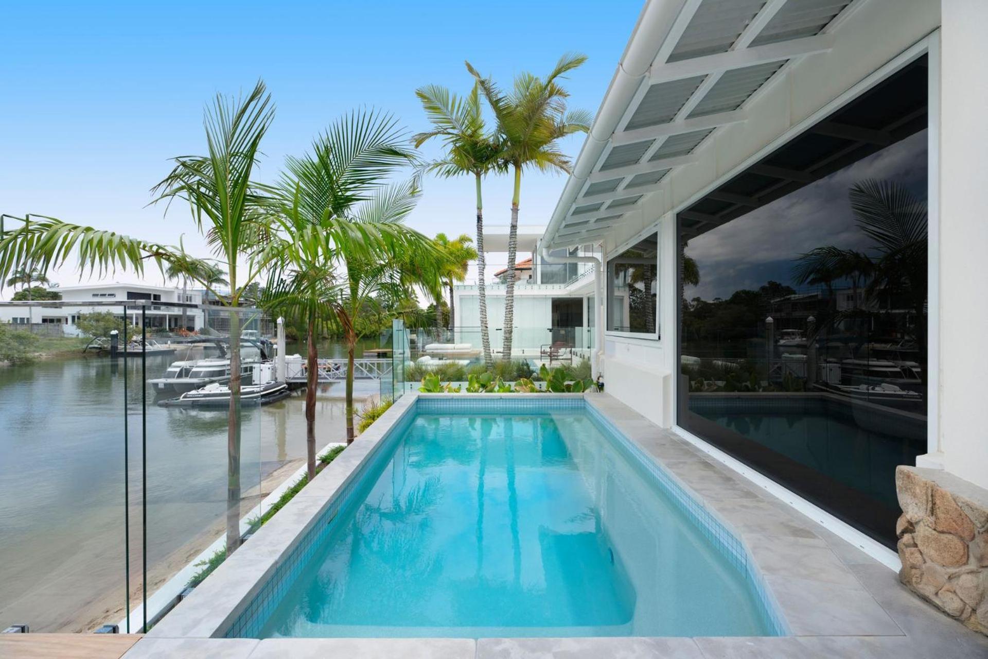 Lucy - Noosa - *