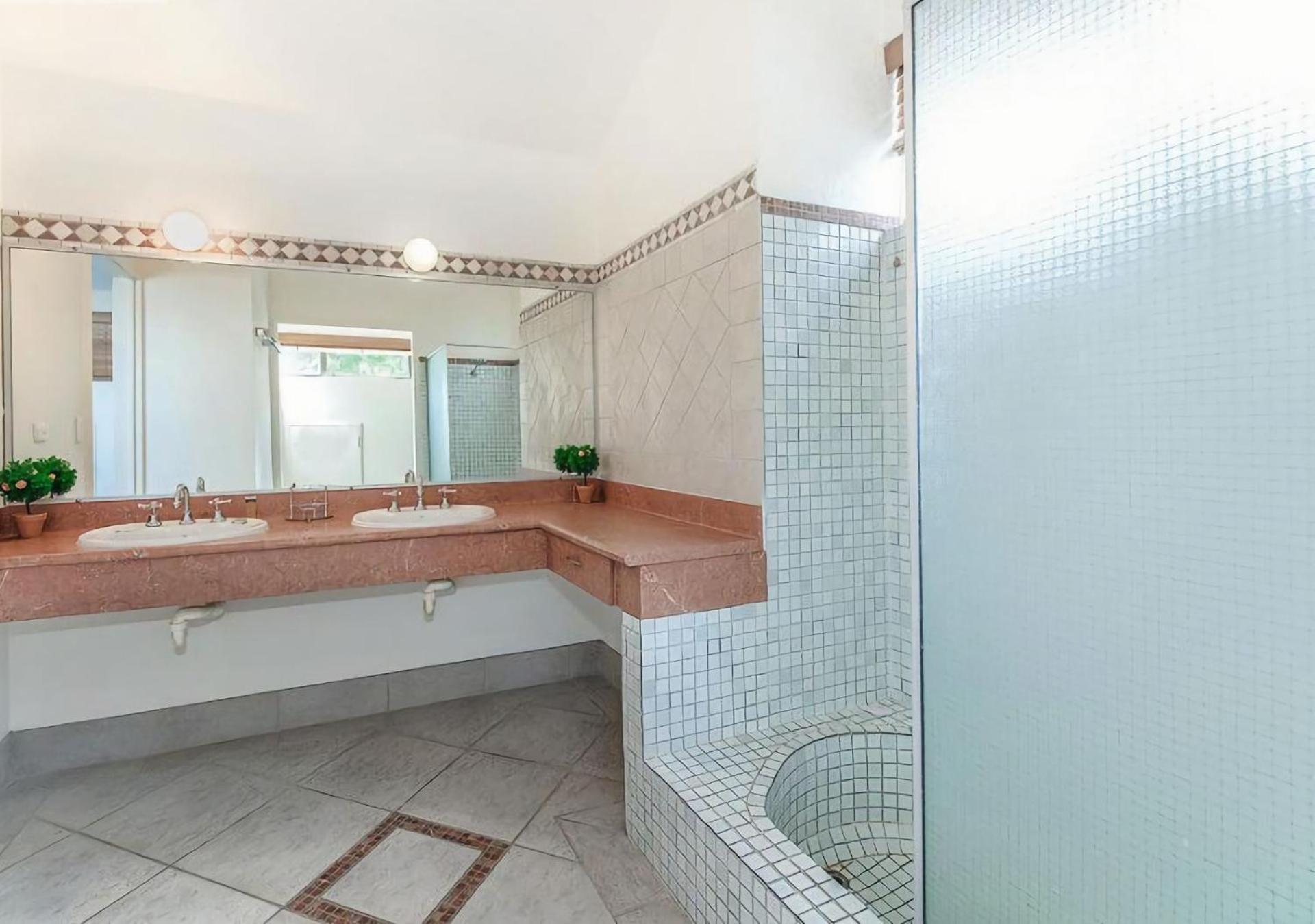 Unit 9 Viewcrest 3 Bedroom 24 Viewland Drive * Noosa Heads