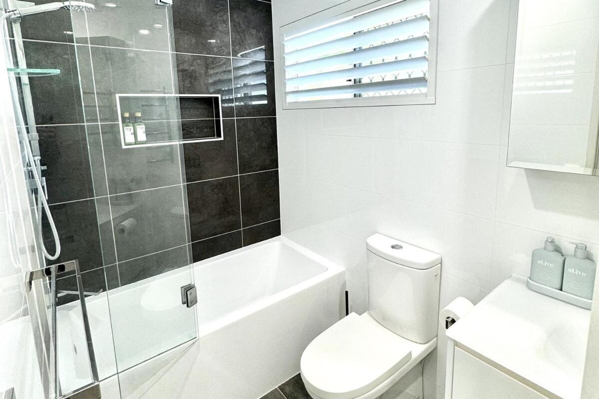 Coastal Modern 3 Bedroom Townhouse *