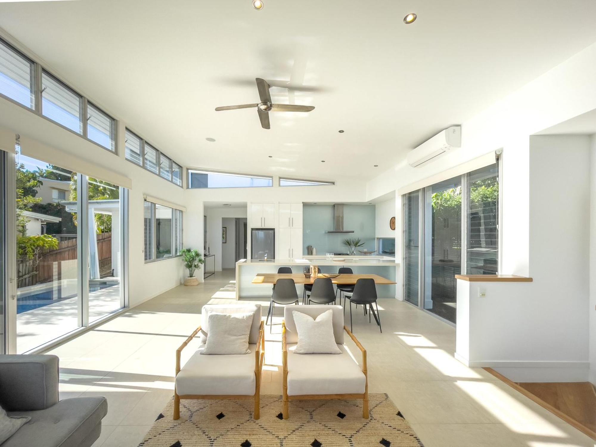 Stunning Views, Private Pool Near Hastings St *