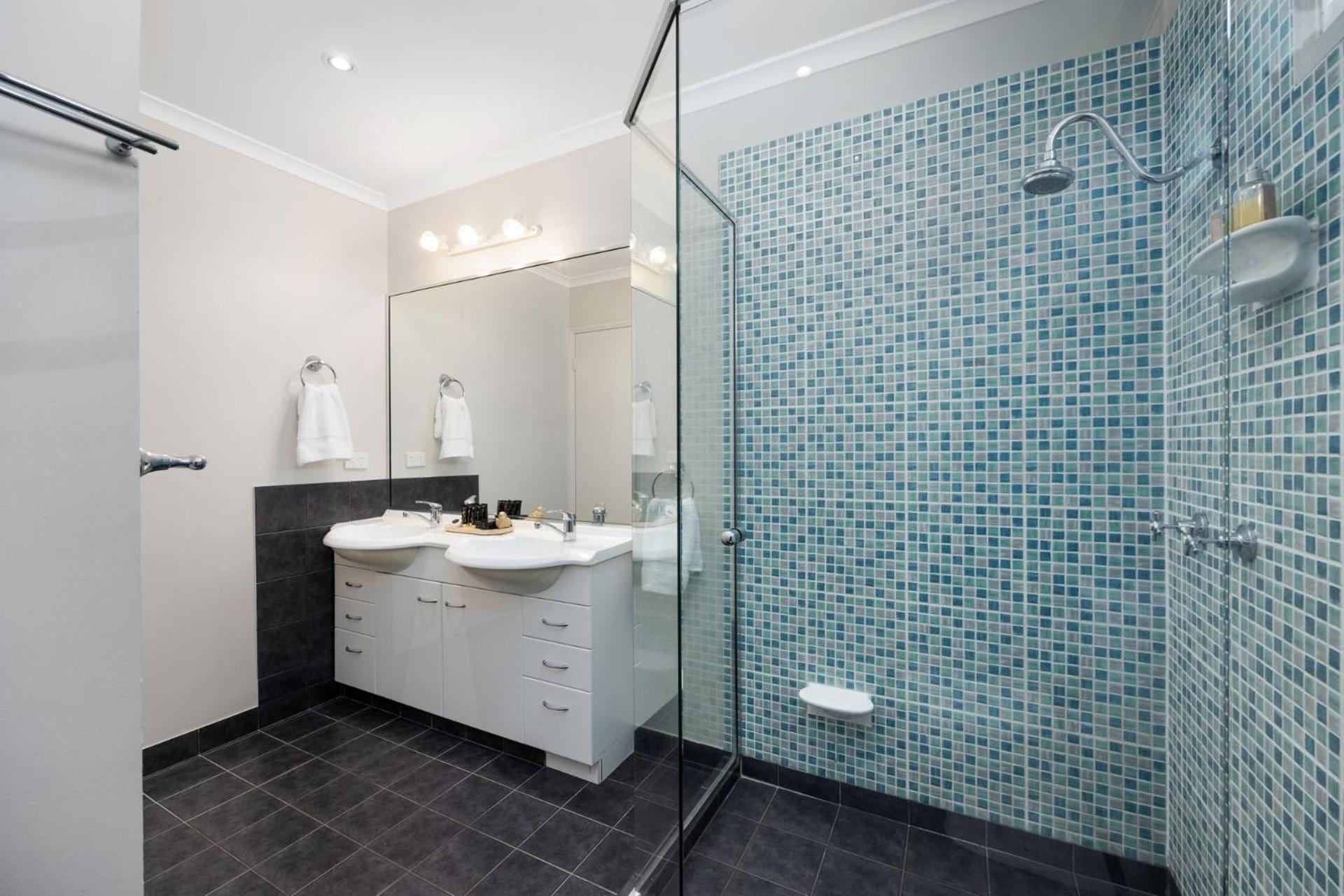 2 69 Parade Apartment *