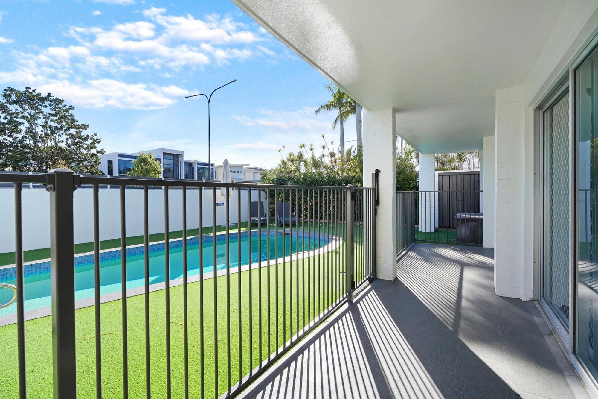Parade Aparthotel 4*