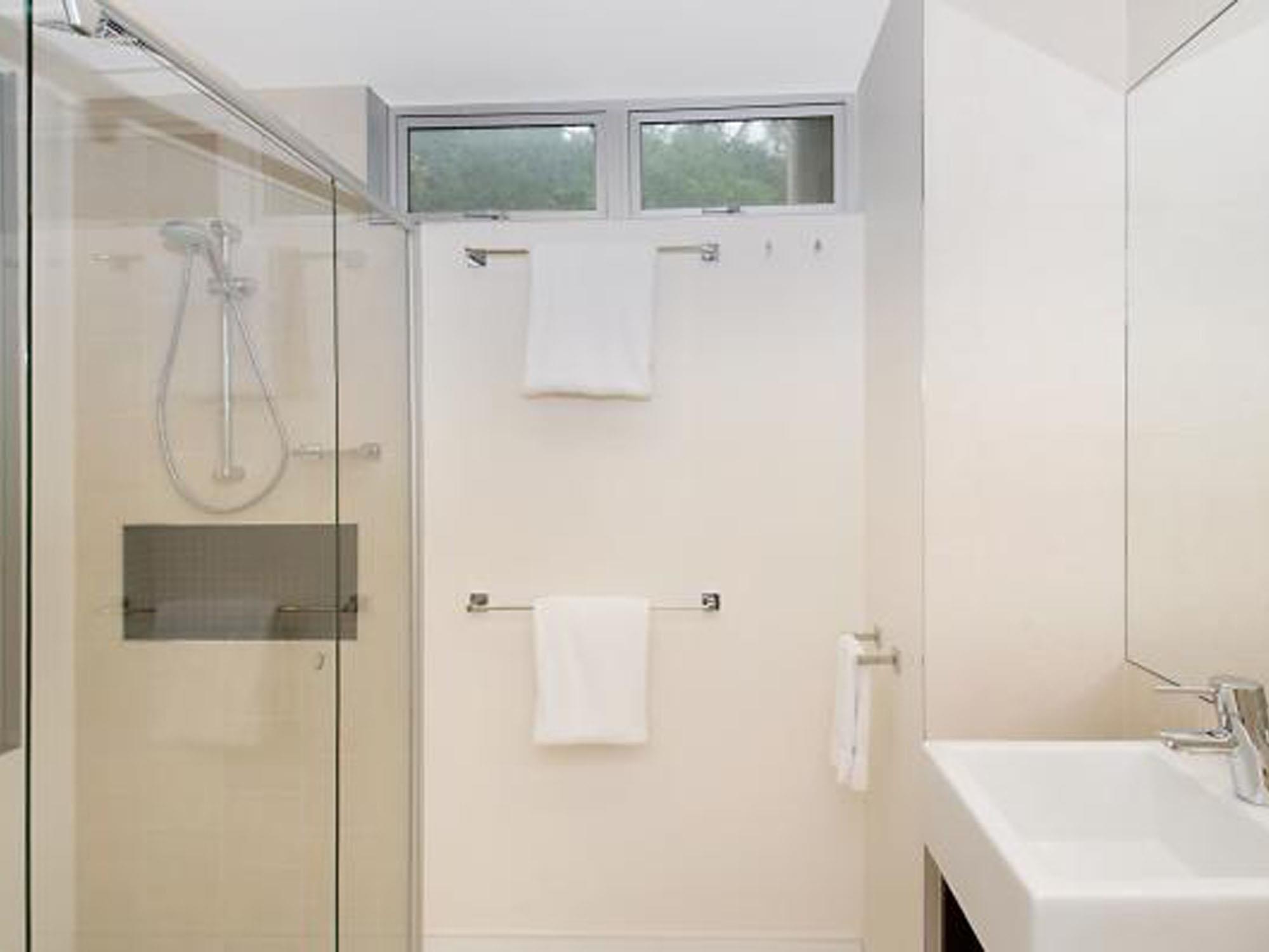 Viridian Village Private Holiday Hotel *