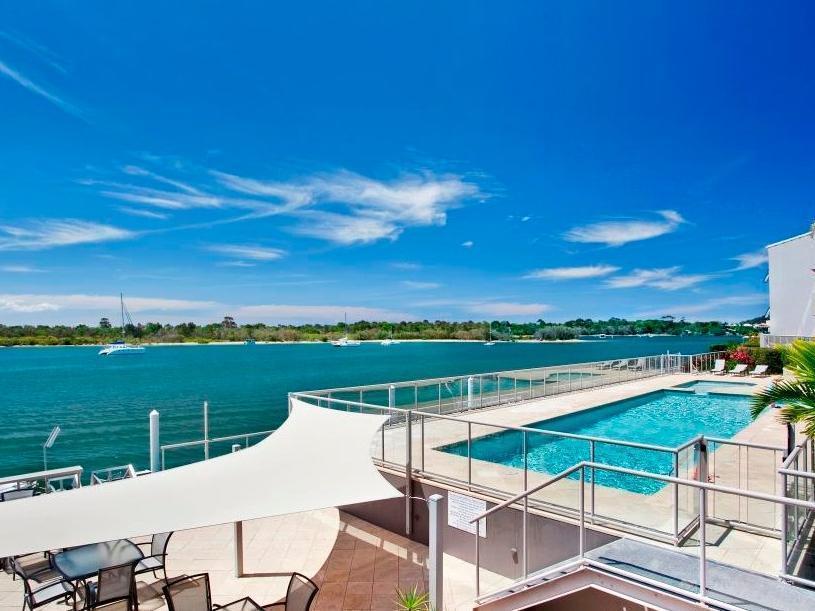 Shores Aparthotel