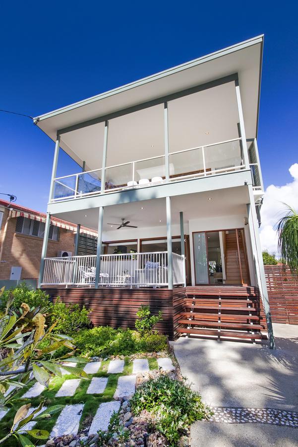 Tranquil & Modern Riverside Getaway Holiday home *