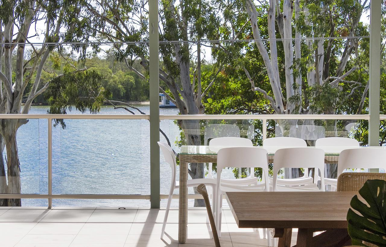 Tranquil & Modern Riverside Getaway Holiday home *