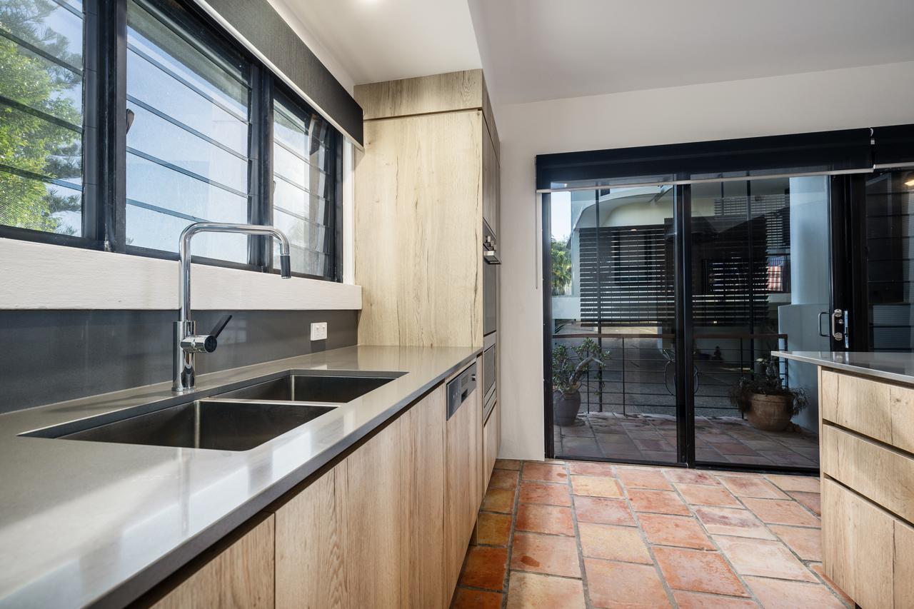Tuscan Inspired Townhouse Minutes From The Sunshine Beach