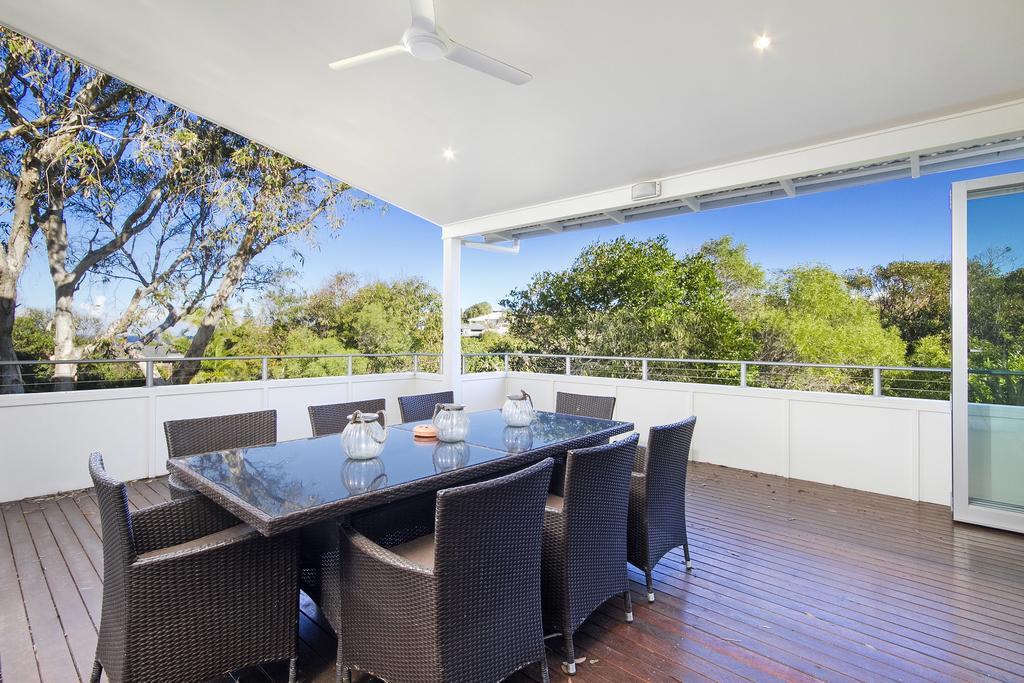 Designer Haven, Pool, Walk To Beach Holiday home