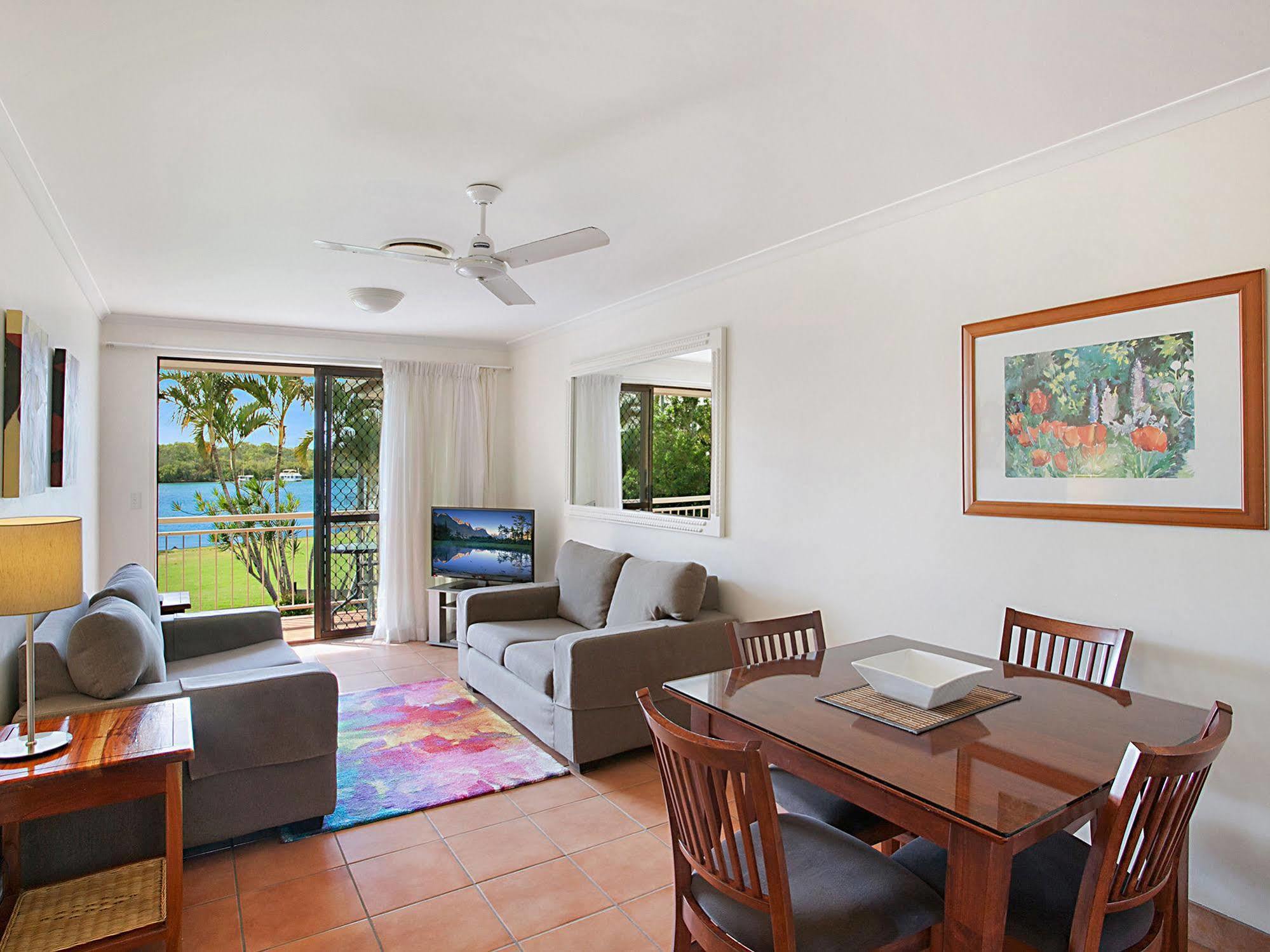 Cayman Quays Motel