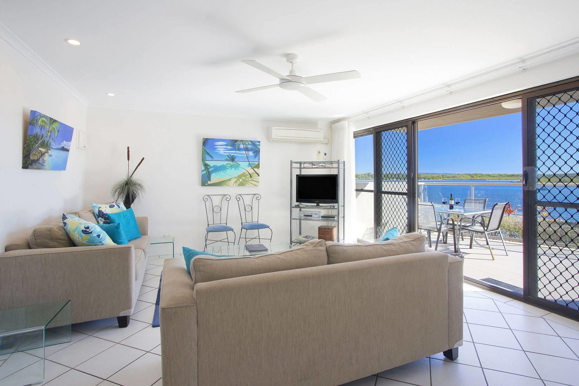 Shores Aparthotel 4*